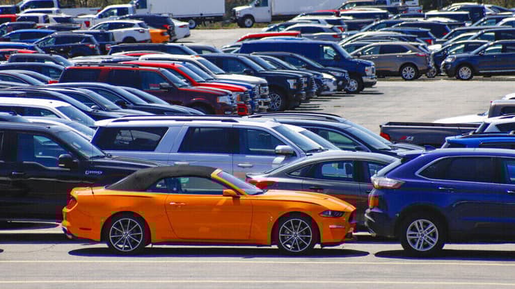 מגרש חניה של Cox Automotive