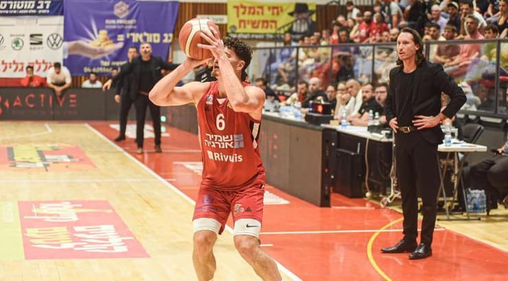 שחר עמיר זורק