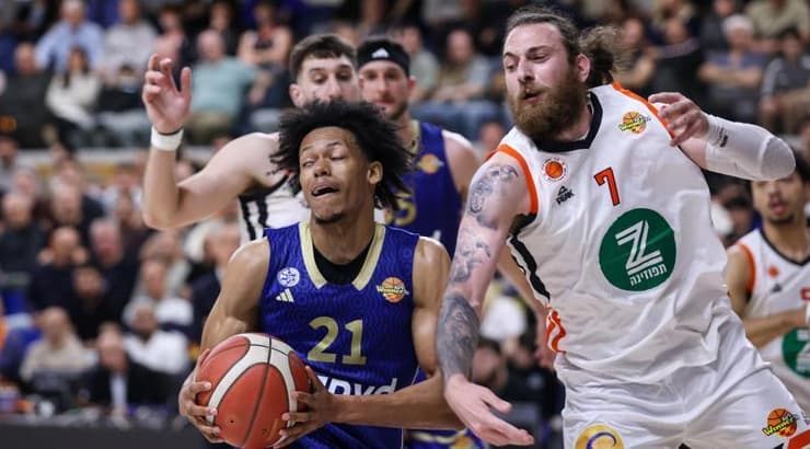 ג'ף דאוטין נכנס לסל