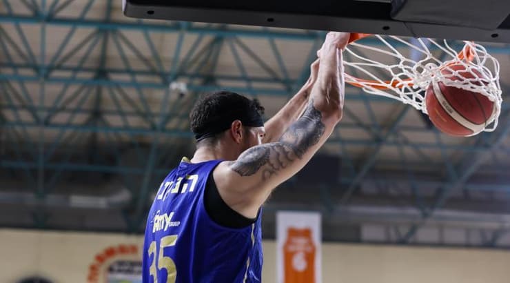 זאק הנקינס מתעופף