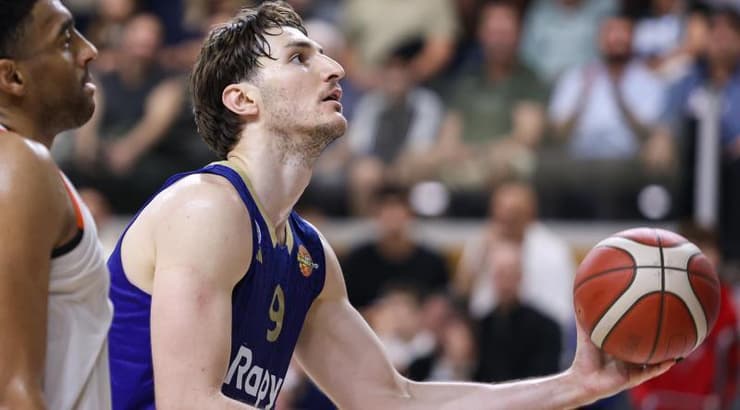 רומן סורקין עם הכדור