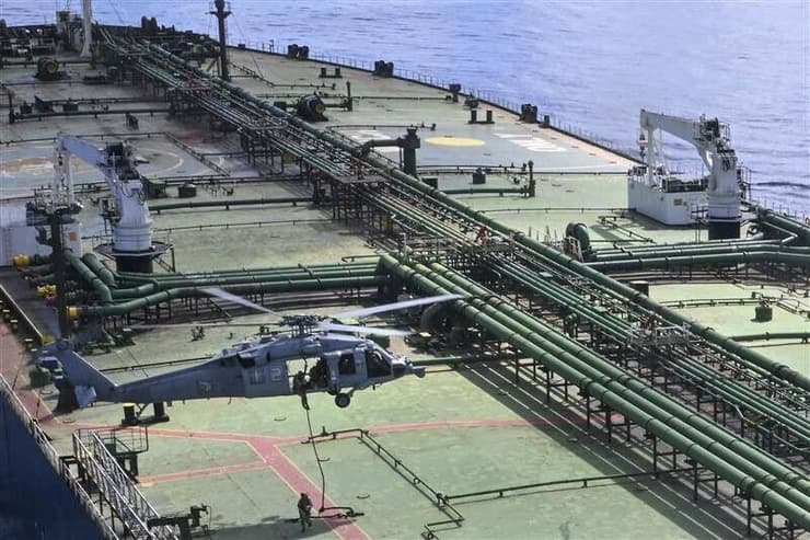 כוחות ארצות הברית פשטו באוקיינוס ההודי על הספינה M/T Majestic X שהובילה נפט לאיראן