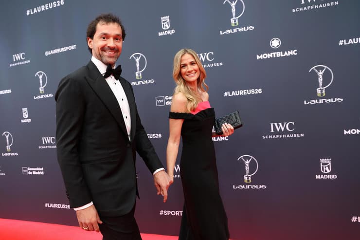 סרחיו יוי עם אשתו אלמונדה קנובאס בטקס פרסי הספורט העולמי של לוריוס