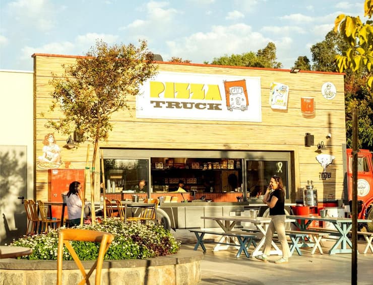הפיצרייה במתחם "דפנה'לה"