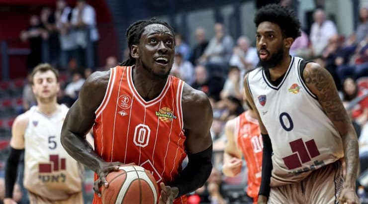 ג'ונתן מוטלי ואייזיה סמול