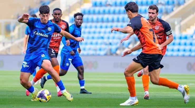 ניב יהושע בפעולה