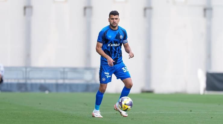 מוחמד הינדי עם הכדור