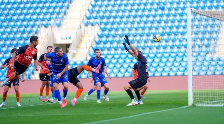 מרקו וולף נכנע