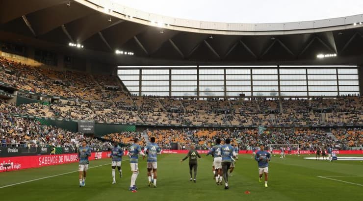 שחקני ריאל מדריד בחימום בלה קרטוחה