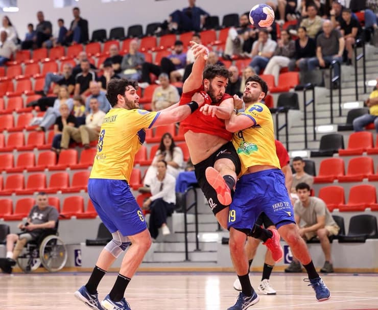 הפועל אשדוד נגד מכבי ת"א