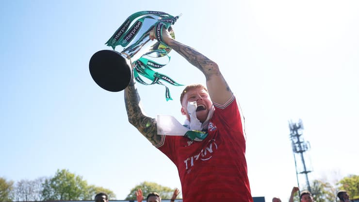 ג'וש סטונס חוגג