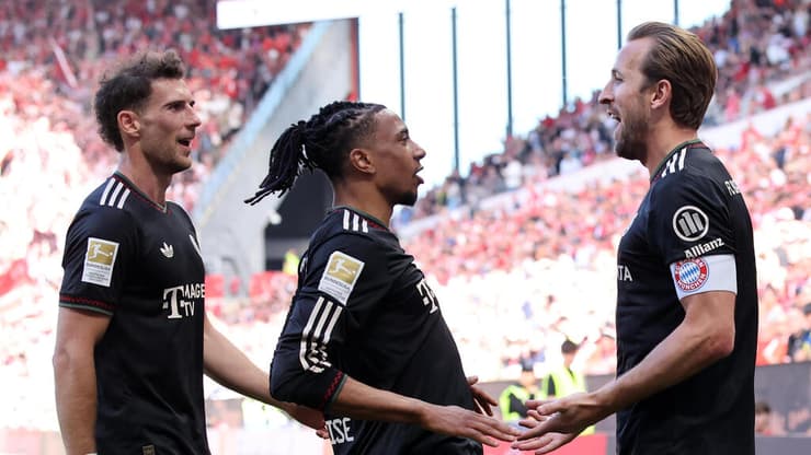 הארי קיין חוגג עם מיקל אוליסה ולאון גורצקה