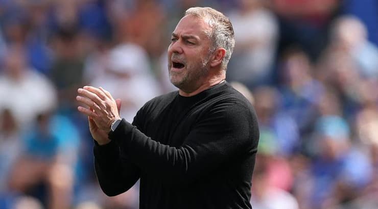 האנזי פליק מנסה לדרבן את שחקניו