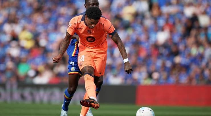 מרקוס רשפורד בועט לשער