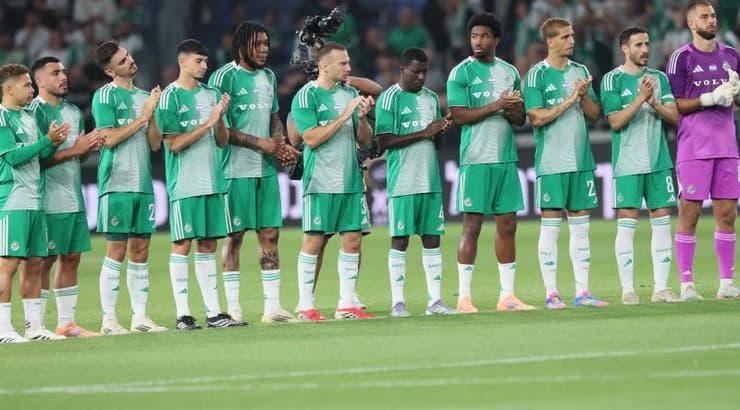 שחקני מכבי חיפה בדקת הדומייה