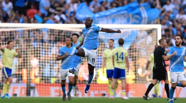 ג'רמי דוקו חוגג