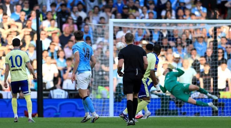 הבעיטה של ניקו גונסאלס מכניעה את דניאל פרץ