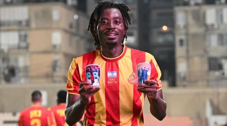 ויקטור אוצ'אי חוגג שער בכורה בליגת העל