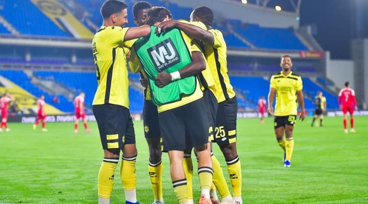 שחקני מכבי נתניה מאושרים