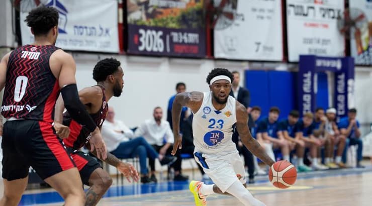 טייריס רדפורד בפעולה