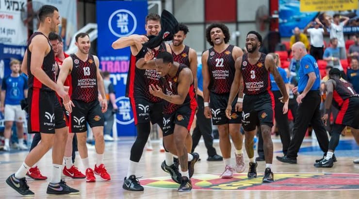 שחקני הפועל ירושלים בטירוף