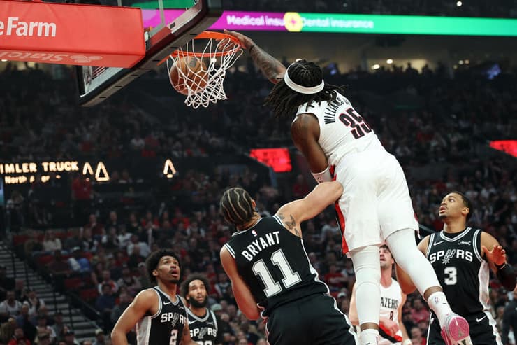 ווילאימס מטביע את סן אנטוניו