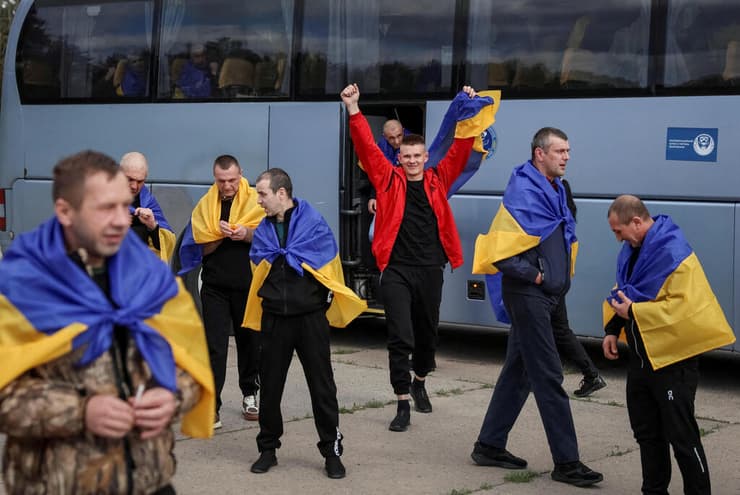 אוקראינה שבויים חוזרים מ רוסיה