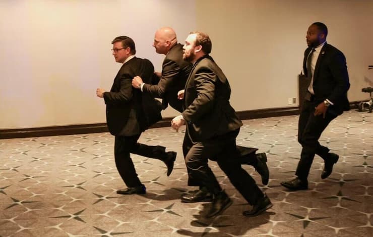 אנשי השירות החשאי בבית הלבן אחרי שטראמפ פונה