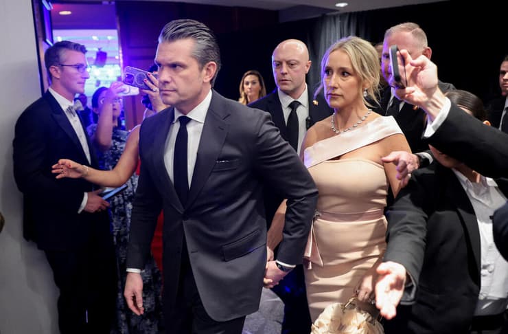 ארה"ב וושינגטון ירי ארוחת כתבי הבית הלבן שר ההגנה פיט הגסת' ואשתו