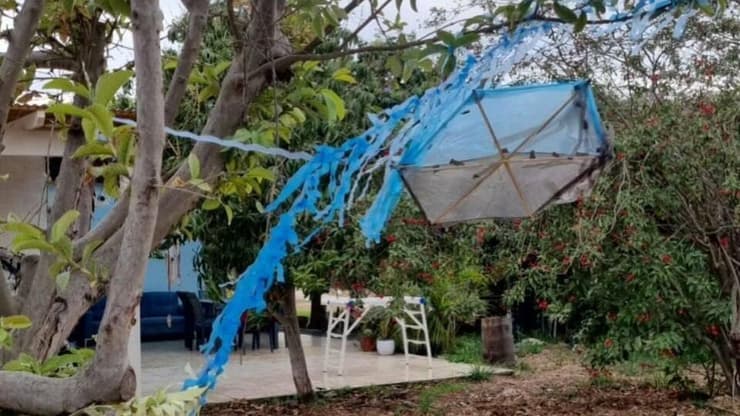 עפיפון מעזה אותר בקיבוץ נחל עוז