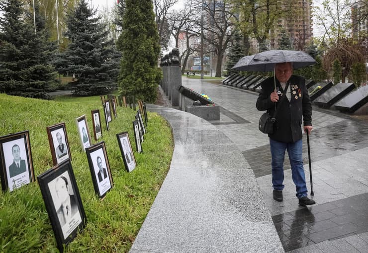 אוקראינה 40 שנה ל צ'רנוביל אנדרטה ל קורבנות קייב