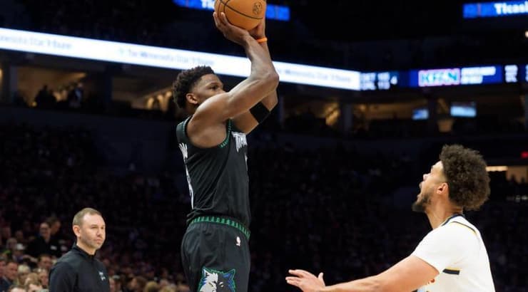 אדוארדס זורק