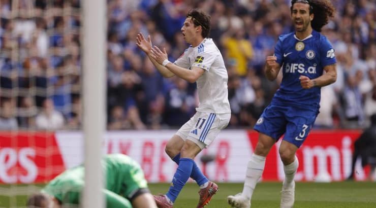 ברנדן ארונסון מתוסכל