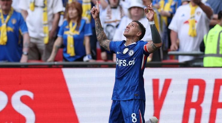 אנסו פרננדס חוגג