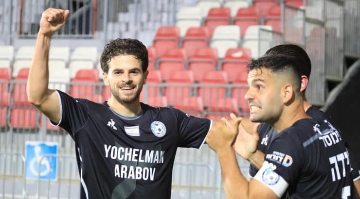 שחקני עירוני טבריה שמחים