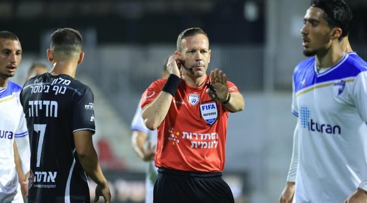 אוראל גרינפלד מחכה להחלטת ה-VAR