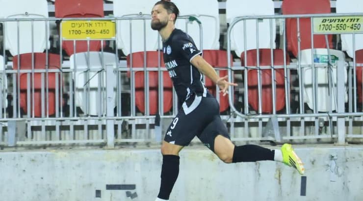 סטניסלב בילנקי רץ לחגוג