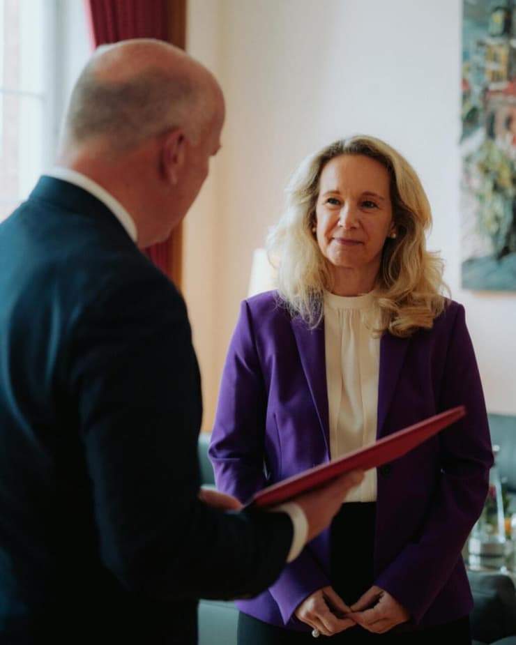 שרה ולד-וילסון ביום מינויה לתפקיד