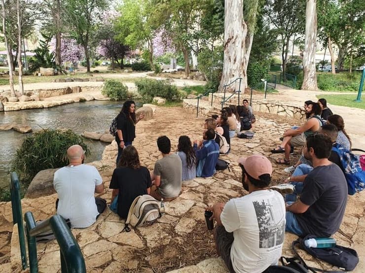 סטודנים מאוניברסיטת תל-חי בנחל עין זהב