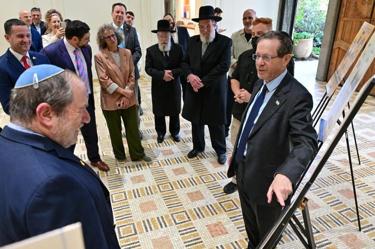 הנשיא הרצוג בהשקת התערוכה