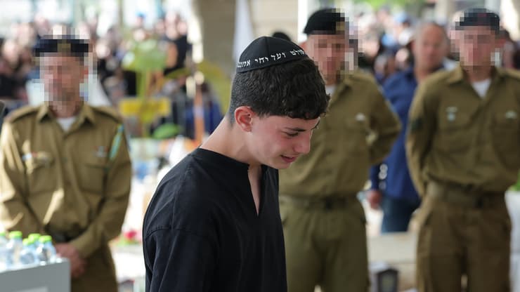 הלווייתו של סמל עידן פוקס ז"ל בבית העלמין סגולה בפתח תקווה