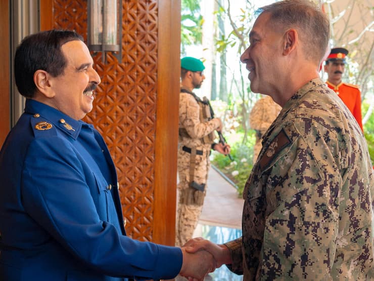 מלך בחריין חמד בן עיסא אל חליפה