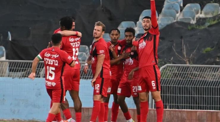 שחקני הפועל רמת גן מאושרים