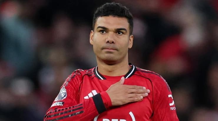 קאסמירו טופח על הסמל. אולי בפעם האחרונה