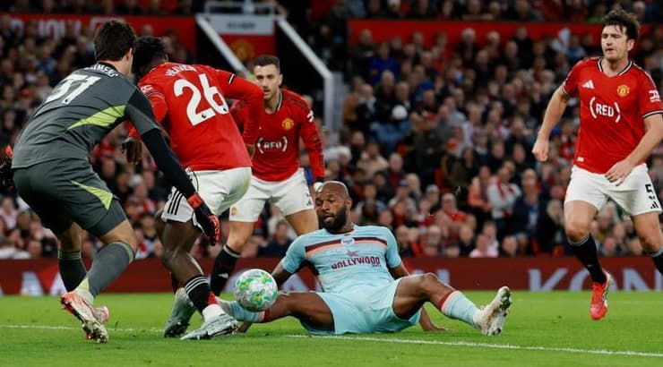 איגור טיאגו מחליק ברגע האחרון