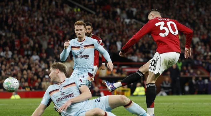 בנג'מין ששקו מפגיז את הרשת