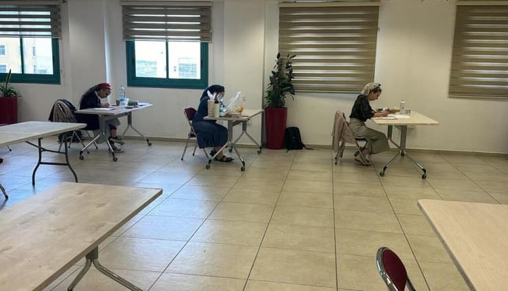 רות עגיב, רחל צבאן ויערה וידמן סמואל נבחנות (צילום: עתים) רות עגיב, רחל צבאן ויערה וידמן סמואל נבחנות
