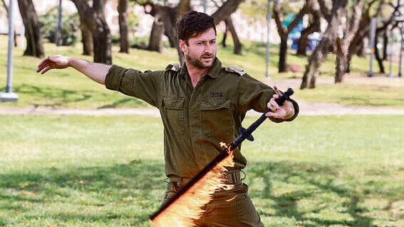 בר ארזי. "בכל פעם שאני לא יכול לענות, הלקוח עבר לעסק הבא"