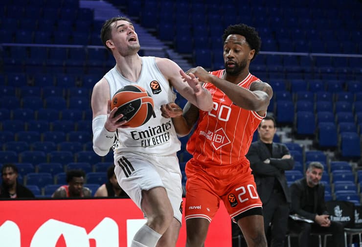 מריו הזוניה מול ליוואי רנדולף