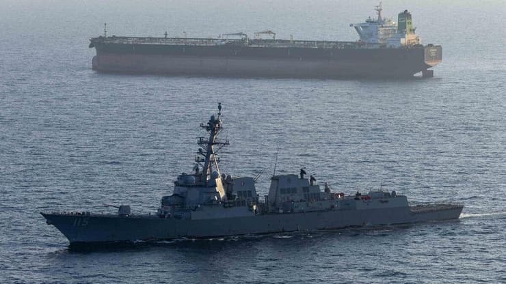 USS Rafael Peralta מצור ימי של צבא ארה"ב על איראן ב ים מכלית נפט איראנית Stream